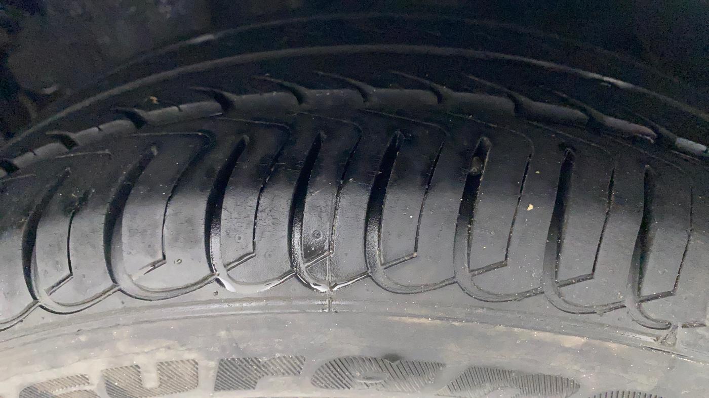 2017 Tata Tiago XZ PETROL, Petrol, Manual, 54,994 km, Right Front Tyre Tread