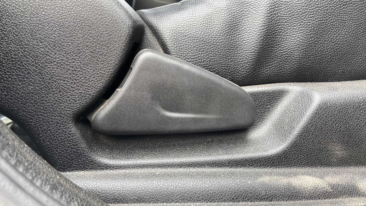 2018 Renault Kwid RXT 1.0, Petrol, Manual, 45,257 km, Driver Side Adjustment Panel
