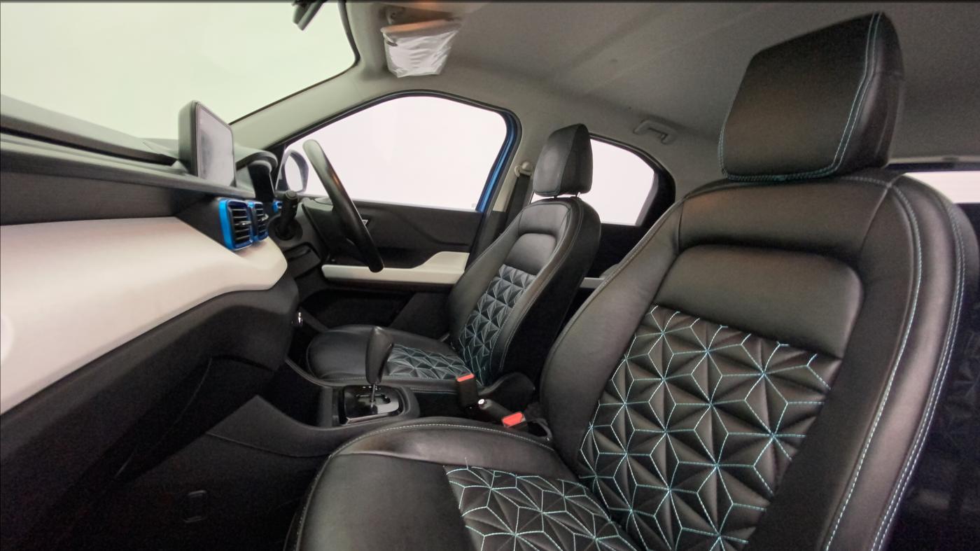 2022 Tata PUNCH CREATIVE AMT 1.2 RTN DUAL TONE, Petrol, Automatic, 16,172 km, Right Side Front Door Cabin