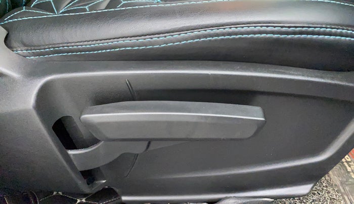 2022 Tata PUNCH CREATIVE AMT 1.2 RTN DUAL TONE, Petrol, Automatic, 16,172 km, Driver Side Adjustment Panel
