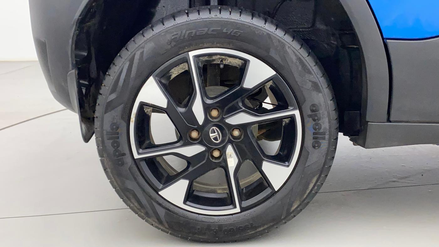 2022 Tata PUNCH CREATIVE AMT 1.2 RTN DUAL TONE, Petrol, Automatic, 16,172 km, Right Rear Wheel