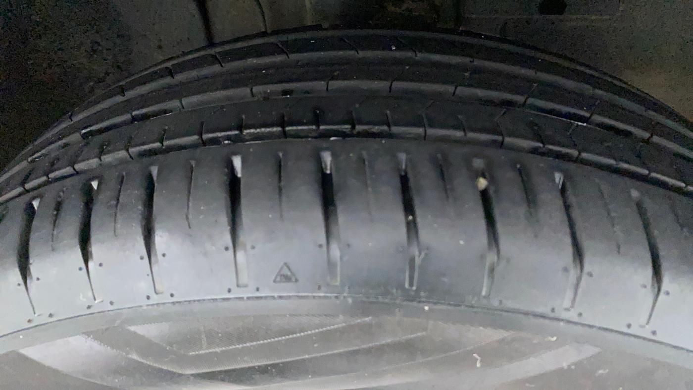 2022 Tata PUNCH CREATIVE AMT 1.2 RTN DUAL TONE, Petrol, Automatic, 16,172 km, Right Front Tyre Tread