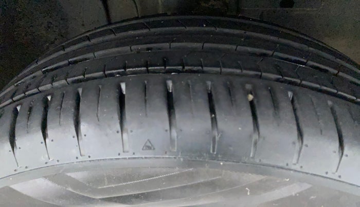2022 Tata PUNCH CREATIVE AMT 1.2 RTN DUAL TONE, Petrol, Automatic, 16,172 km, Right Front Tyre Tread