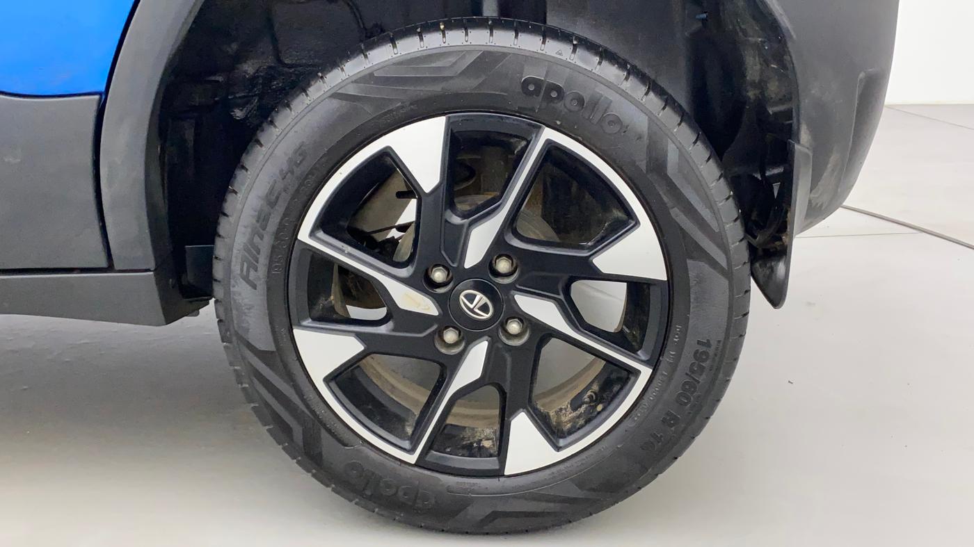 2022 Tata PUNCH CREATIVE AMT 1.2 RTN DUAL TONE, Petrol, Automatic, 16,172 km, Left Rear Wheel