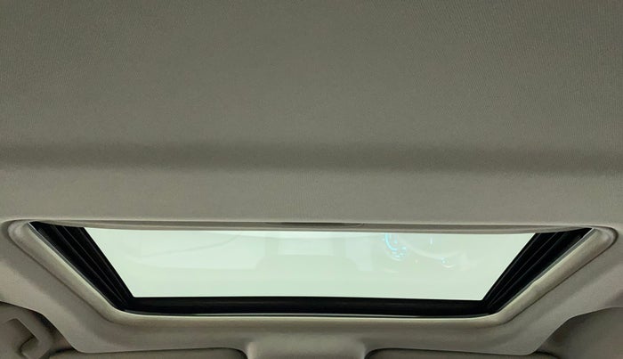 2018 Mahindra XUV500 W11 (O) AT, Diesel, Automatic, 79,285 km, Moonroof/ Sunroof