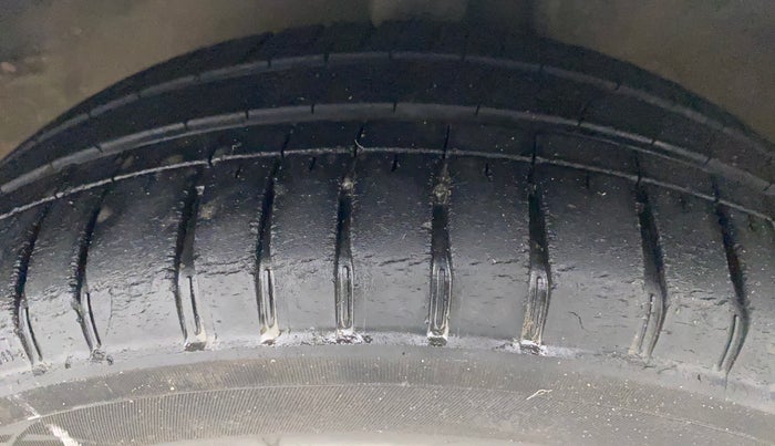2015 Maruti Alto K10 LXI, Petrol, Manual, 90,508 km, Left Front Tyre Tread
