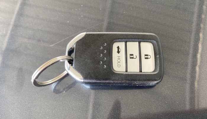 2022 Honda Amaze 1.2L I-VTEC VX CVT, Petrol, Automatic, 5,232 km, Key Close Up
