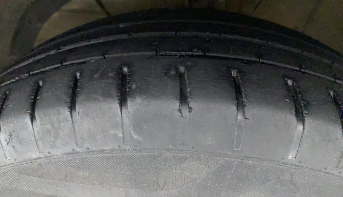 2018 Maruti Swift ZXI AMT, Petrol, Automatic, 59,782 km, Left Front Tyre Tread
