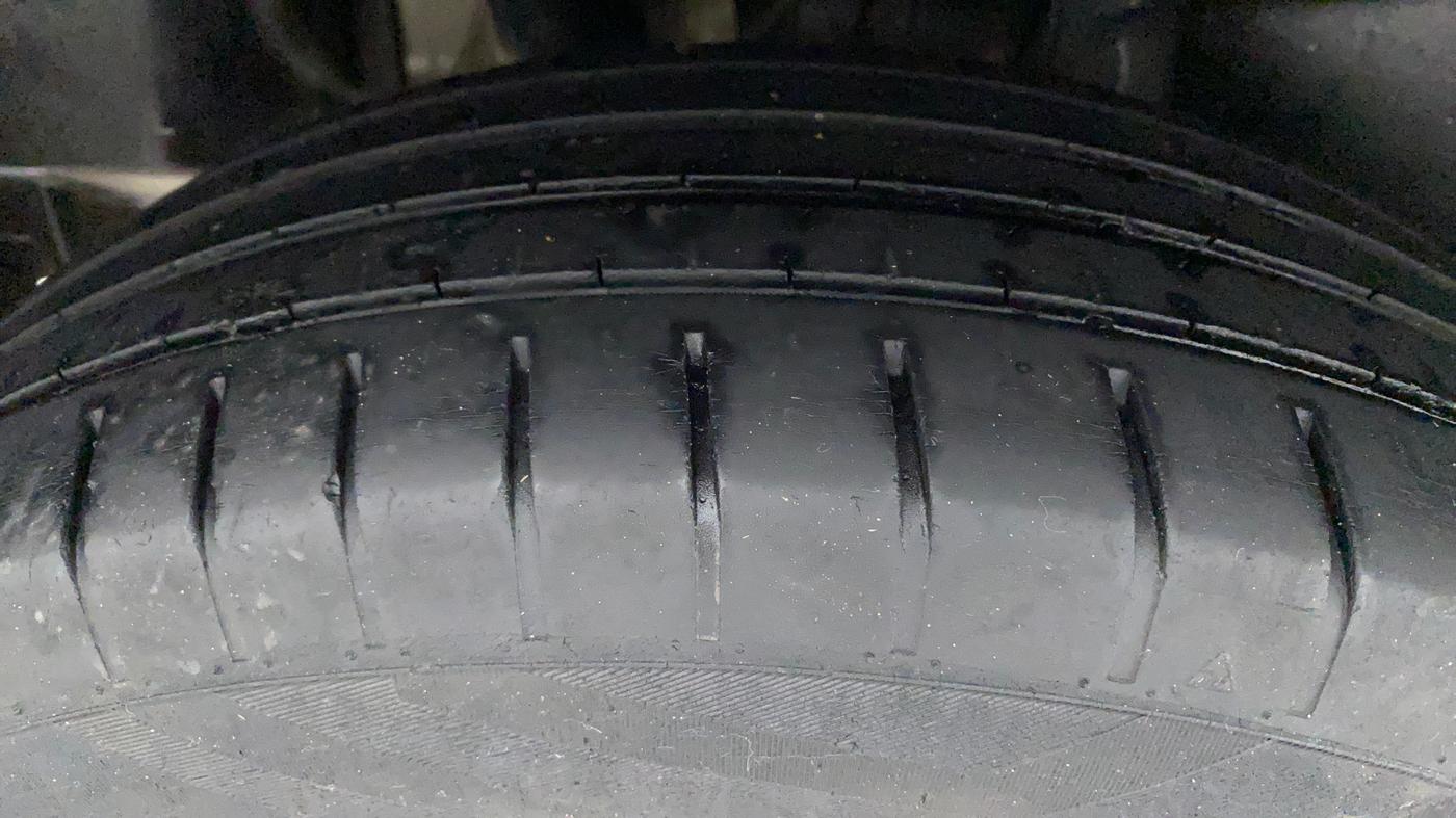 2018 Maruti Swift ZXI AMT, Petrol, Automatic, 59,782 km, Right Rear Tyre Tread