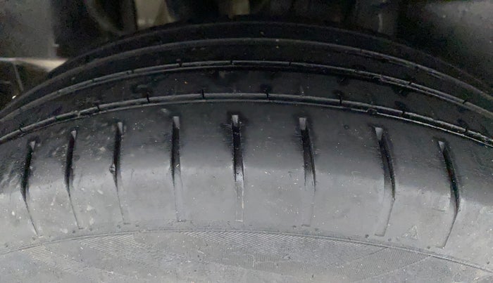 2018 Maruti Swift ZXI AMT, Petrol, Automatic, 59,782 km, Right Rear Tyre Tread
