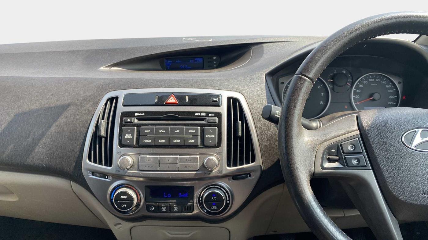 2014 Hyundai i20 SPORTZ 1.2, Petrol, Manual, 23,808 km, Infotainment System