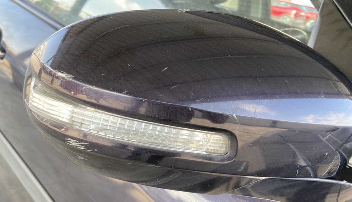 2015 Maruti Swift VXI, Petrol, Manual, 88,830 km, Right rear-view mirror - ORVM knob broken and not working