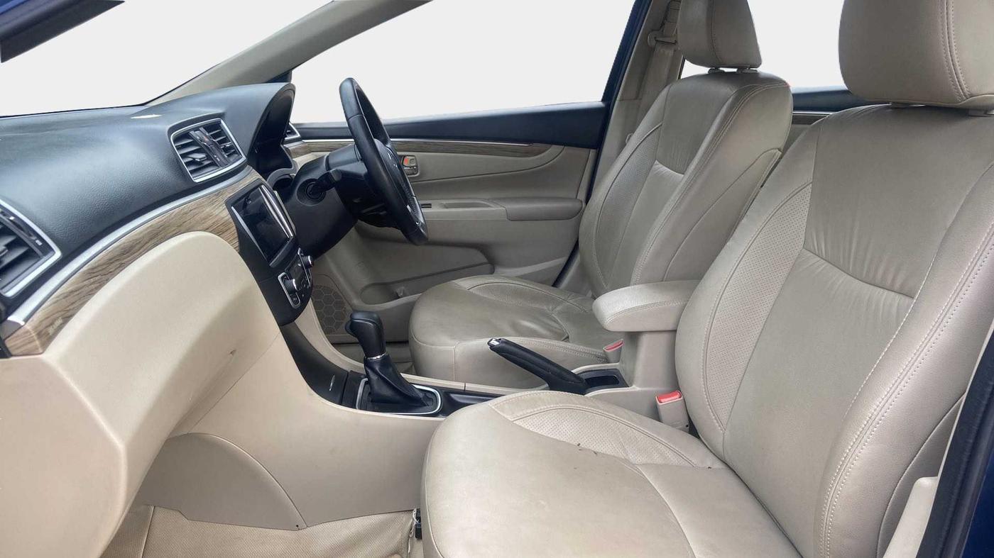 2019 Maruti Ciaz ALPHA  AT 1.5 SHVS PETROL, Petrol, Automatic, 19,411 km, Right Side Front Door Cabin