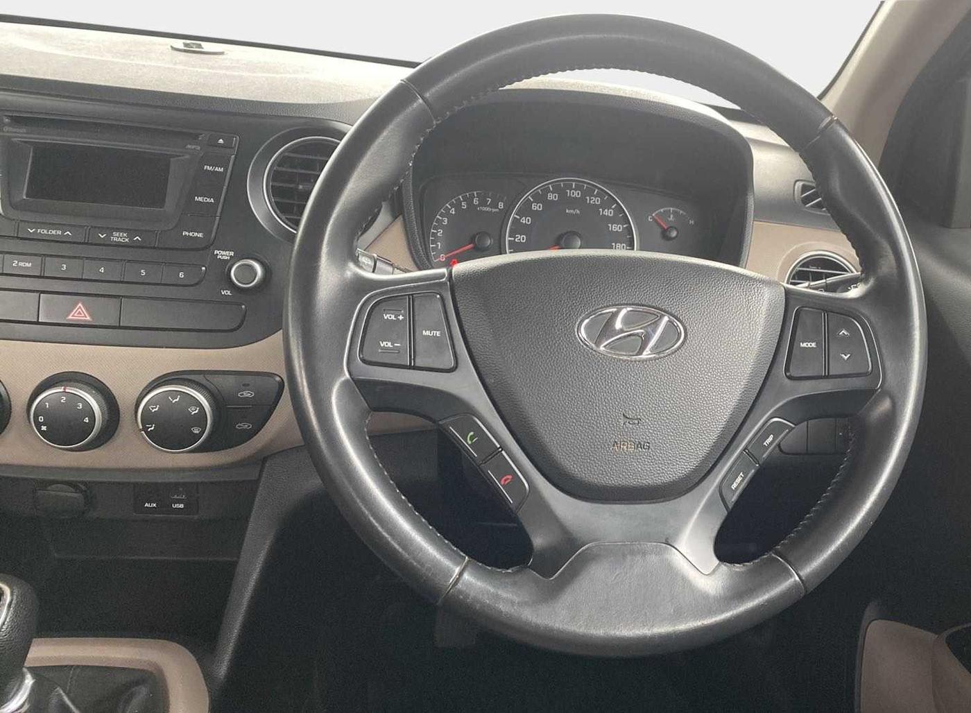2015 Hyundai Grand i10 ASTA (O) 1.2 KAPPA VTVT, Petrol, Manual, 63,488 km, Steering Wheel Close Up