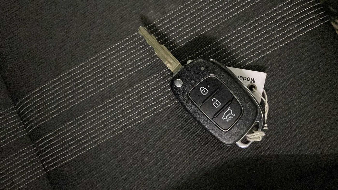 2020 Hyundai VENUE S 1.2, Petrol, Manual, 28,621 km, Key Close Up