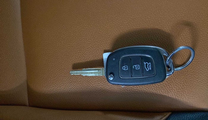 2019 Hyundai VENUE S 1.2, Petrol, Manual, 18,921 km, Key Close Up