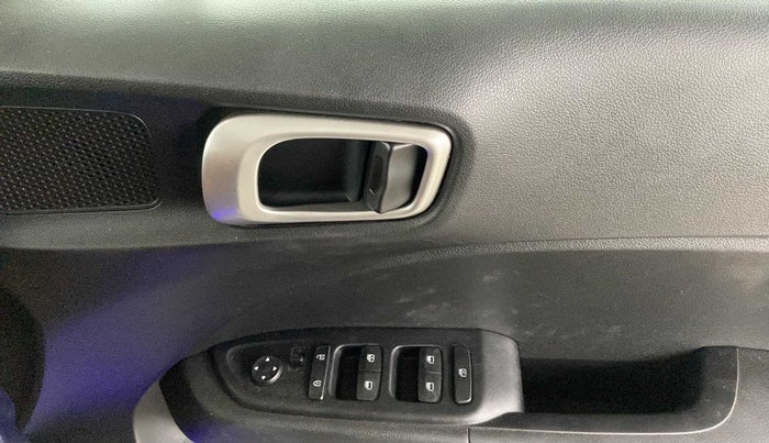 2019 Hyundai VENUE S 1.2, Petrol, Manual, 18,921 km, Driver Side Door Panels Control