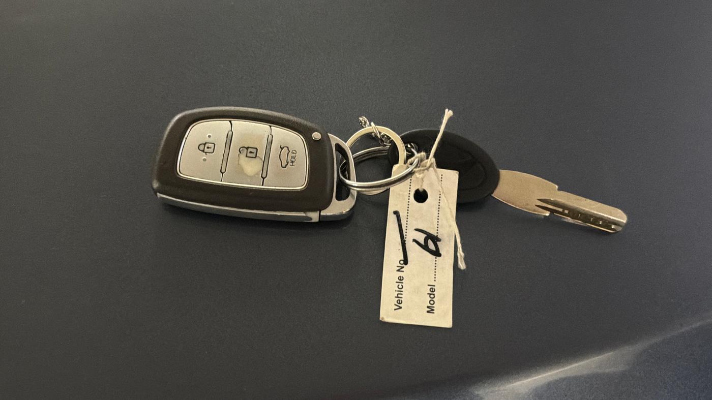 2015 Hyundai Grand i10 ASTA (O) 1.2 KAPPA VTVT, Petrol, Manual, 71,956 km, Key Close Up