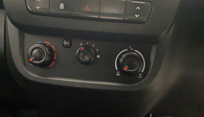 2021 Renault Kwid RXL 1.0, Petrol, Manual, 59,546 km, AC Unit - Directional switch has minor damage