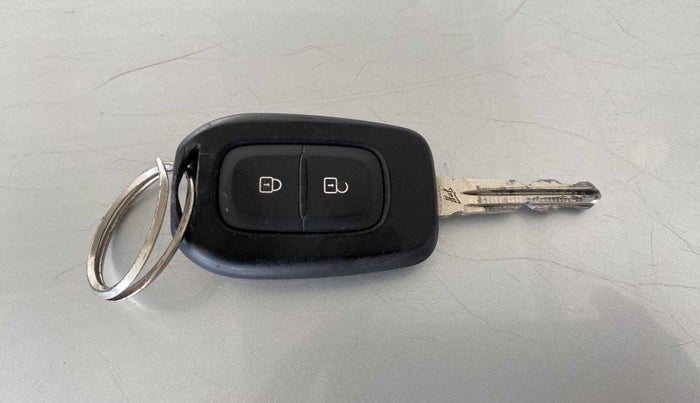 2020 Renault TRIBER RXT AMT, Petrol, Automatic, 15,152 km, Key Close Up