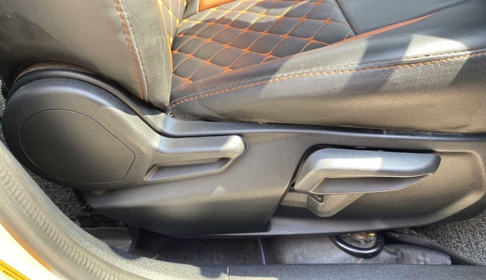 2020 Tata Tiago XZ PETROL, Petrol, Manual, 22,166 km, Driver Side Adjustment Panel