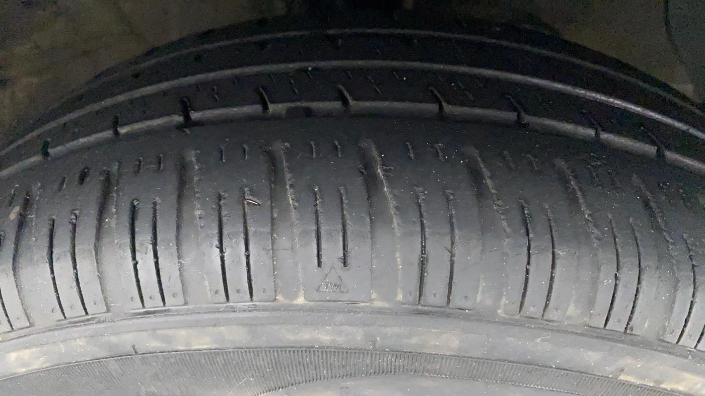 2018 Hyundai Grand i10 SPORTZ 1.2 KAPPA VTVT, Petrol, Manual, 75,741 km, Right Front Tyre Tread