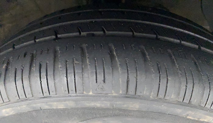 2018 Hyundai Grand i10 SPORTZ 1.2 KAPPA VTVT, Petrol, Manual, 75,741 km, Right Front Tyre Tread