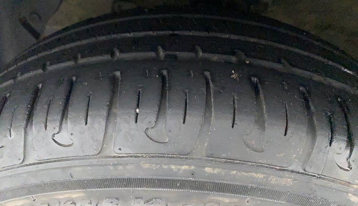 2018 Hyundai Grand i10 SPORTZ 1.2 KAPPA VTVT, Petrol, Manual, 75,741 km, Left Front Tyre Tread