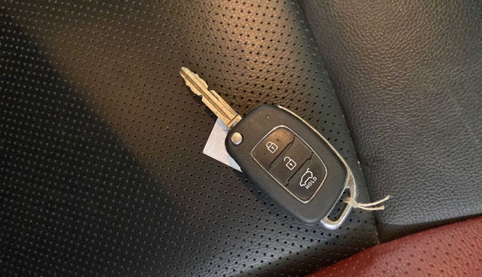 2018 Hyundai Elite i20 ASTA 1.2 DUAL TONE, Petrol, Manual, 29,164 km, Key Close Up