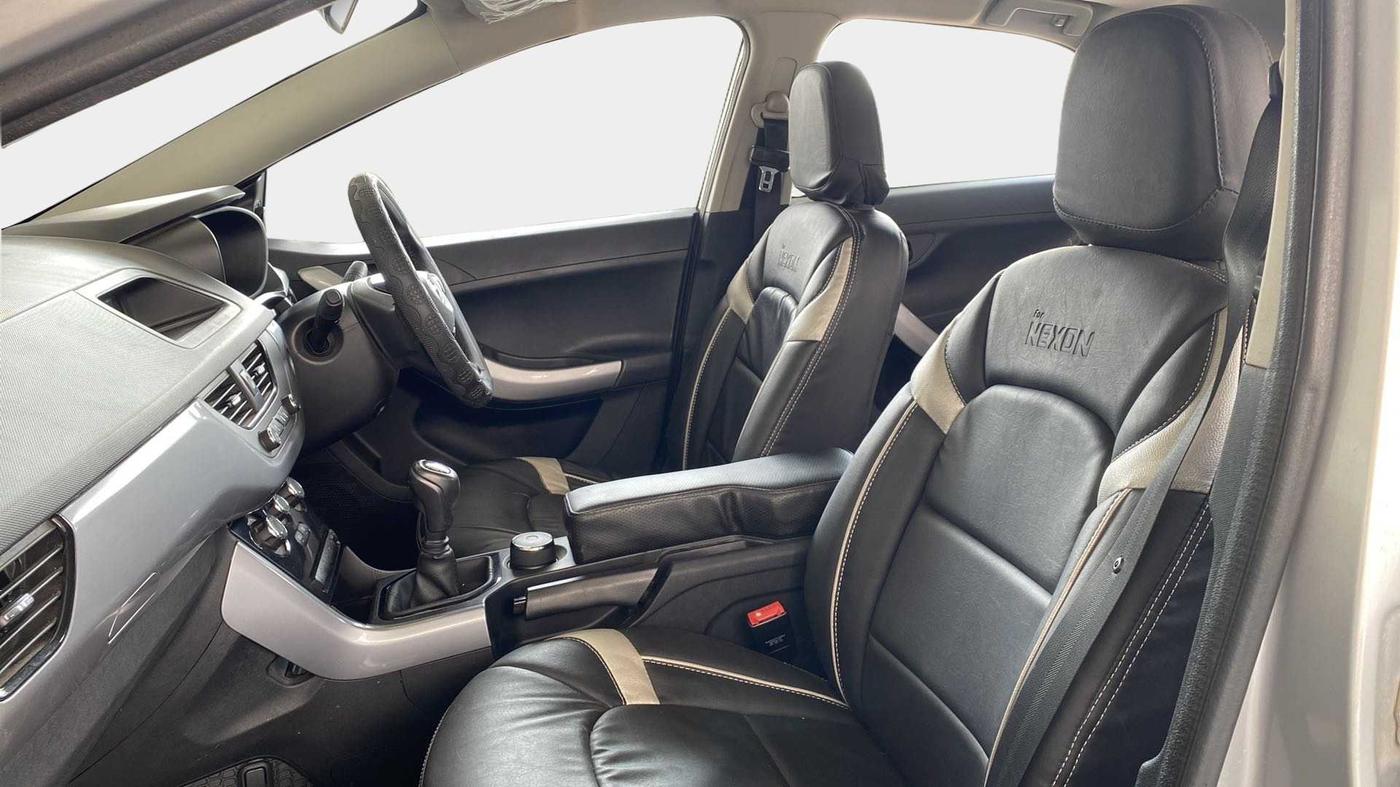 2021 Tata NEXON XM SUNROOF PETROL, Petrol, Manual, 19,846 km, Right Side Front Door Cabin