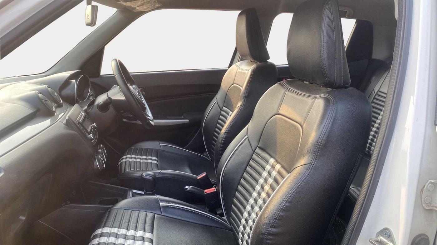 2020 Maruti Swift ZXI AMT, Petrol, Automatic, 30,558 km, Right Side Front Door Cabin
