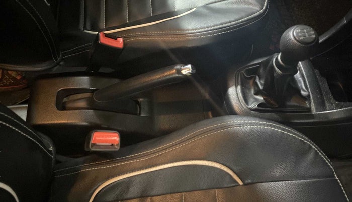 2013 Maruti Swift VDI, Diesel, Manual, 1,11,128 km, Gear Lever