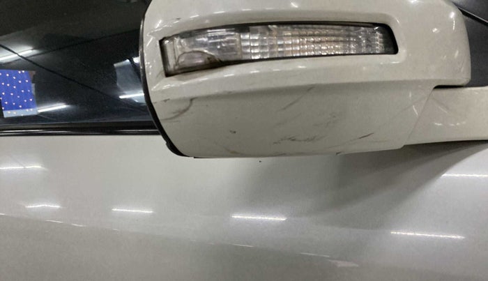 2013 Maruti Swift VDI, Diesel, Manual, 1,11,128 km, Right rear-view mirror - Indicator light has minor damage