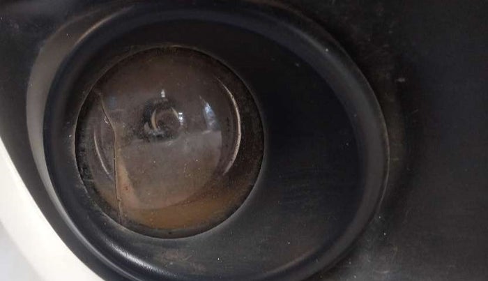 2013 Maruti Swift VDI, Diesel, Manual, 1,11,128 km, Right fog light - Minor damage