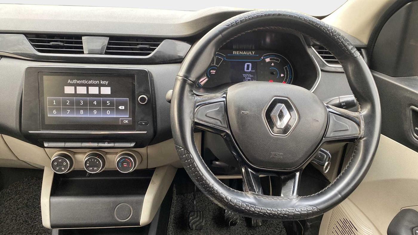 2020 Renault TRIBER RXT, Petrol, Manual, 70,245 km, Steering Wheel Close Up