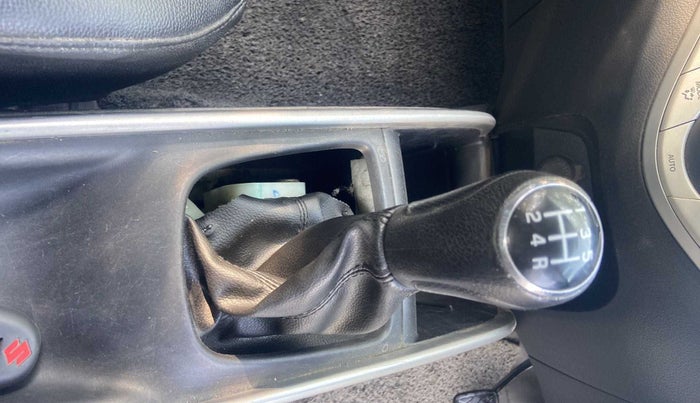 2018 Maruti Baleno ALPHA PETROL 1.2, Petrol, Manual, 71,615 km, Gear lever - Boot cover slightly torn