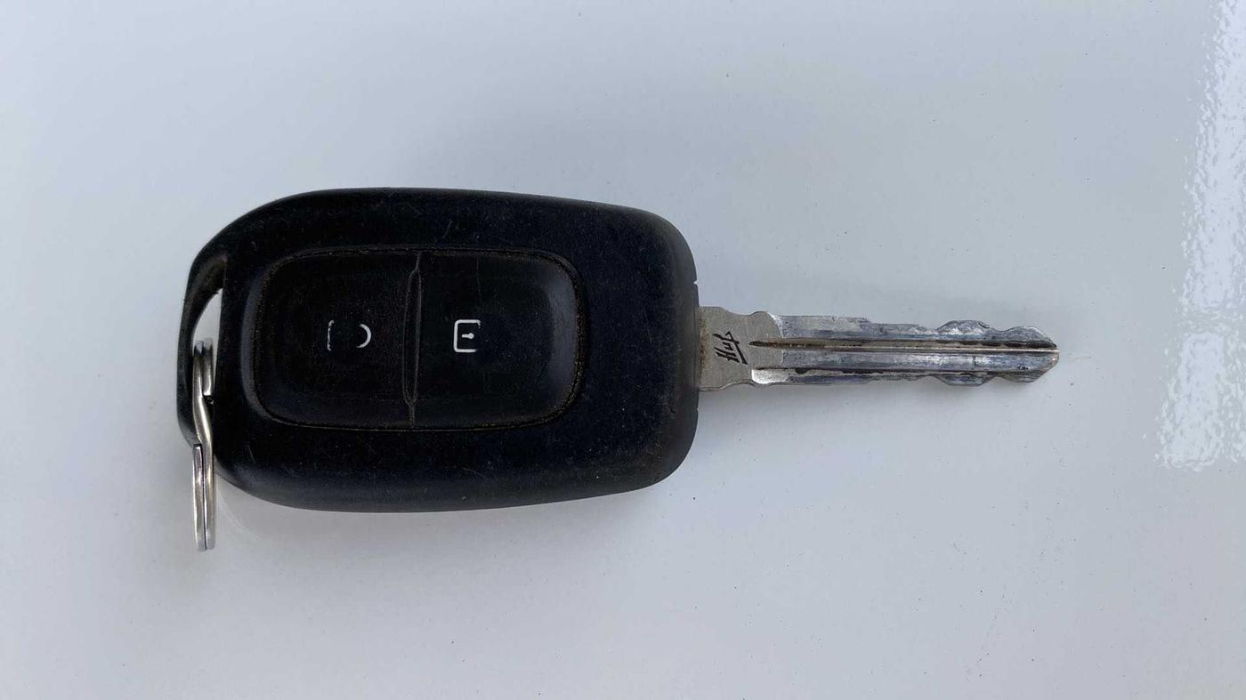 2021 Renault TRIBER RXL MT, Petrol, Manual, 86,696 km, Key Close Up
