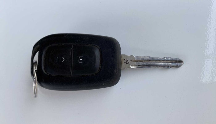 2021 Renault TRIBER RXL MT, Petrol, Manual, 86,696 km, Key Close Up