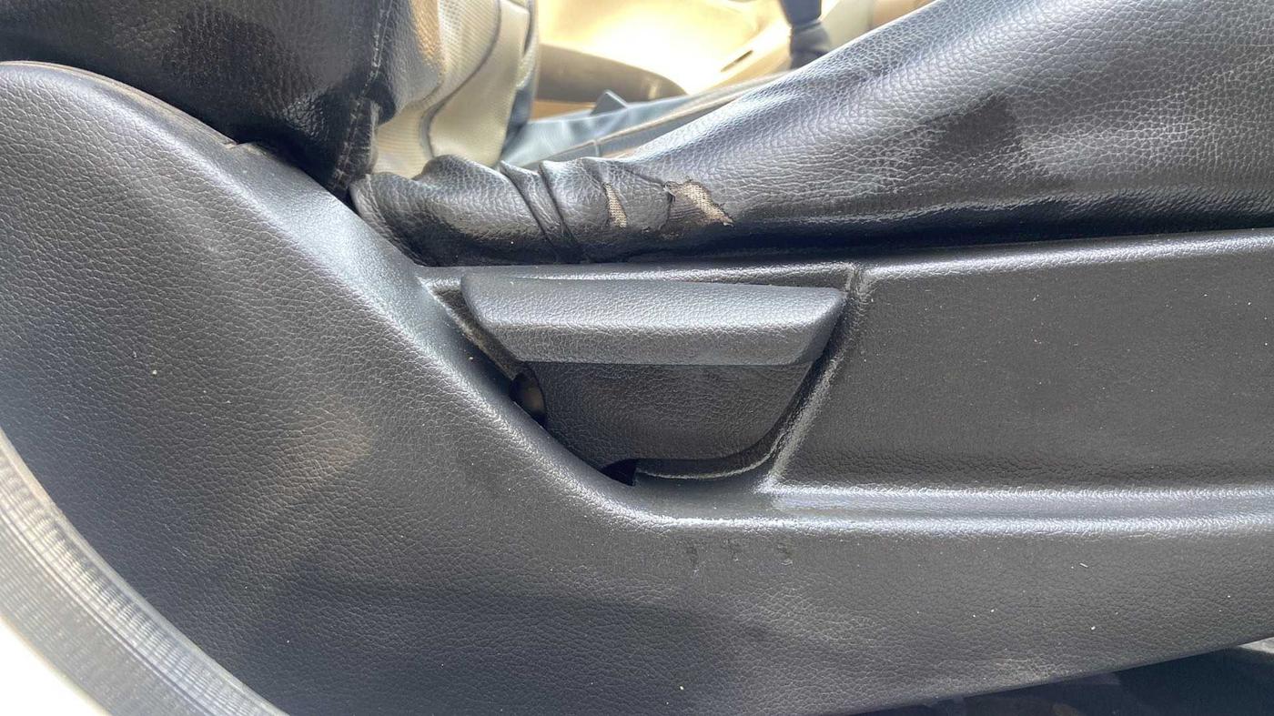2018 Hyundai Eon ERA +, Petrol, Manual, 94,355 km, Driver Side Adjustment Panel