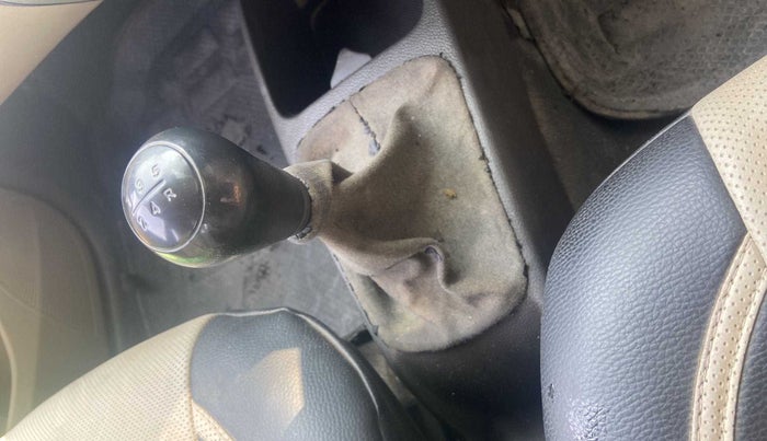 2018 Hyundai Eon ERA +, Petrol, Manual, 94,355 km, Gear lever - Boot cover slightly torn