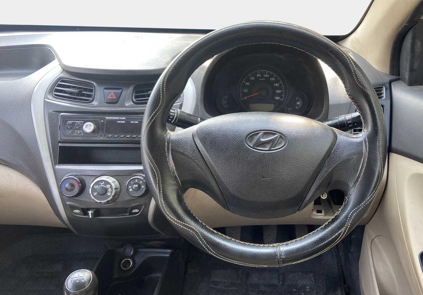 2018 Hyundai Eon ERA +, Petrol, Manual, 94,355 km, Steering Wheel Close Up