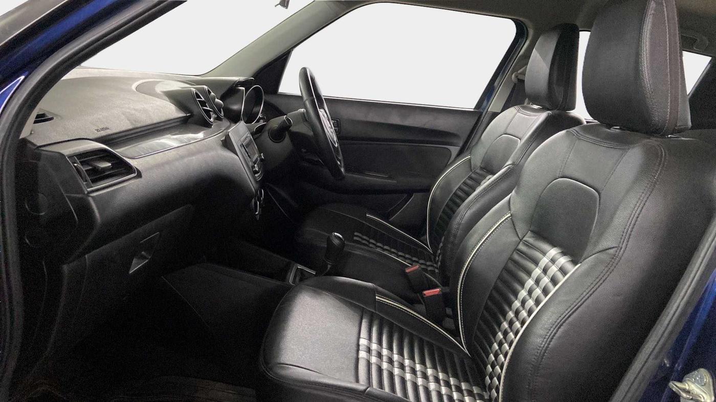 2018 Maruti Swift VXI, Petrol, Manual, 22,861 km, Right Side Front Door Cabin