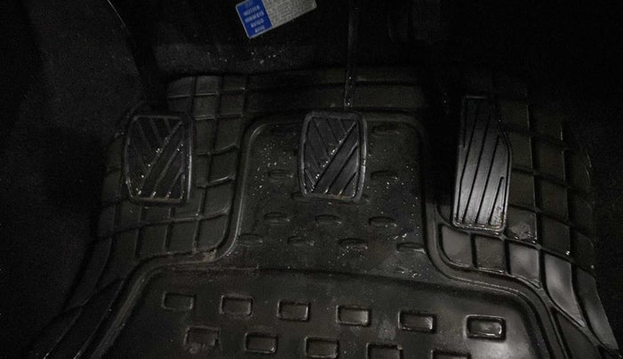2018 Maruti Swift VXI, Petrol, Manual, 22,861 km, Pedals