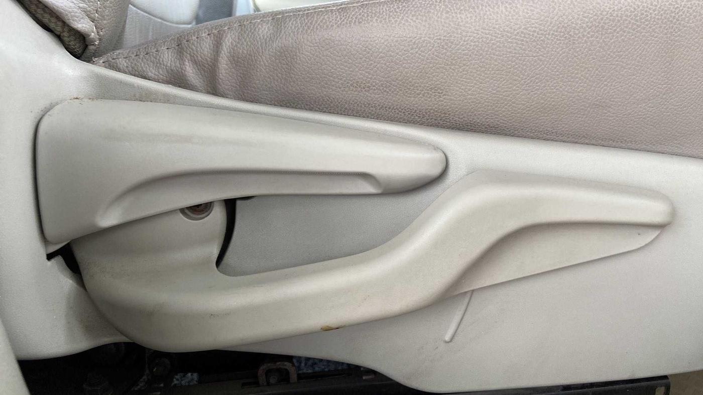 2014 Toyota Etios GD, Diesel, Manual, 1,12,969 km, Driver Side Adjustment Panel