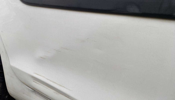 2011 Maruti Swift VXI, Petrol, Manual, 98,082 km, Right rear door - Slightly dented