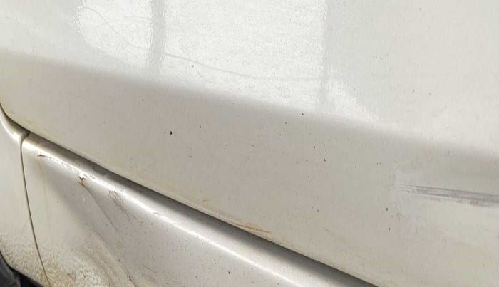 2011 Maruti Swift VXI, Petrol, Manual, 98,082 km, Left running board - Slightly dented