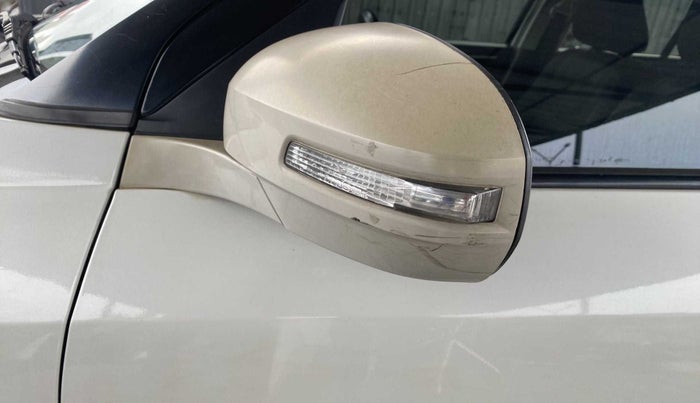 2011 Maruti Swift VXI, Petrol, Manual, 98,082 km, Left rear-view mirror - Indicator light has minor damage