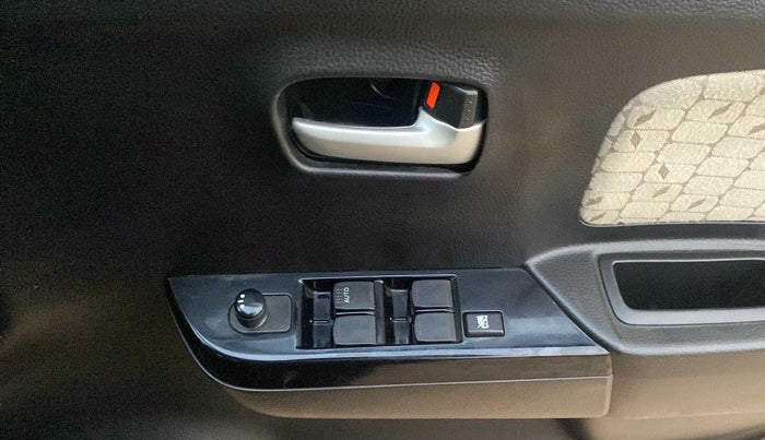 2017 Maruti Wagon R 1.0 VXI (O) AMT, Petrol, Automatic, 24,624 km, Driver Side Door Panels Control