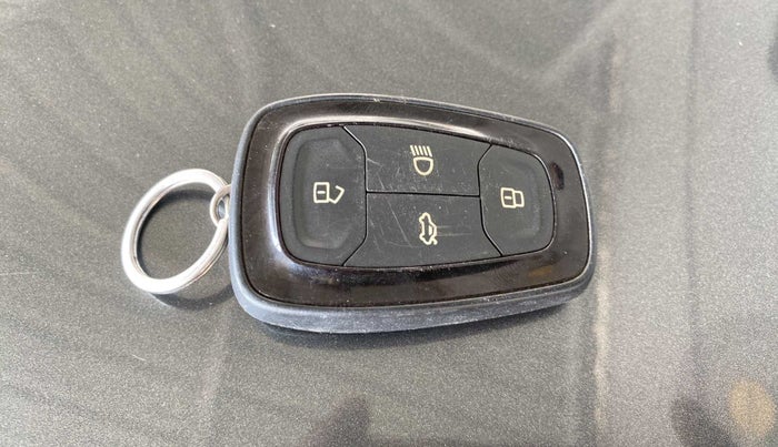 2022 Tata ALTROZ XT PETROL, Petrol, Manual, 37,534 km, Key Close Up