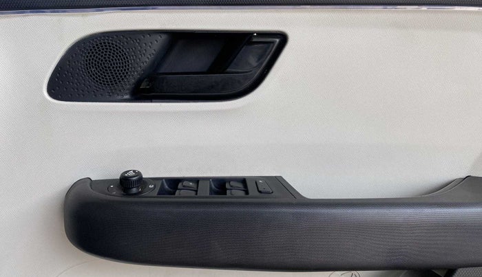 2022 Tata ALTROZ XT PETROL, Petrol, Manual, 37,534 km, Driver Side Door Panels Control